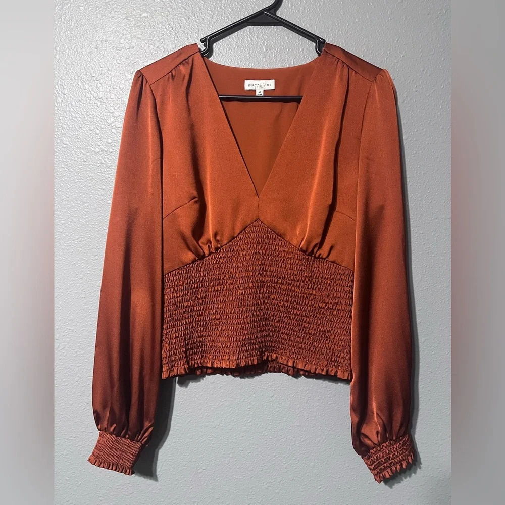 Gianni Bini Women’s Sz M Rust V-Neck Top Blouse Dress Shirt Rouged Hem & Wrist.